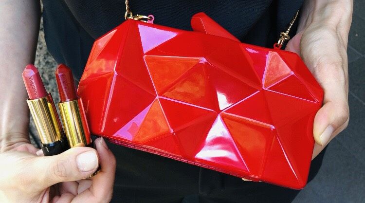 Red, Pink, Nail, Triangle, Material property, Hand, Coin purse, Finger, Fashion accessory, Paper, 
