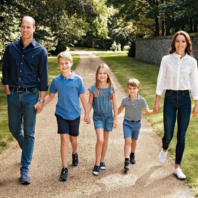凱特王妃平價穿搭又上熱搜！這雙superga小白鞋真的穿不膩 根本英國皇室御用球鞋