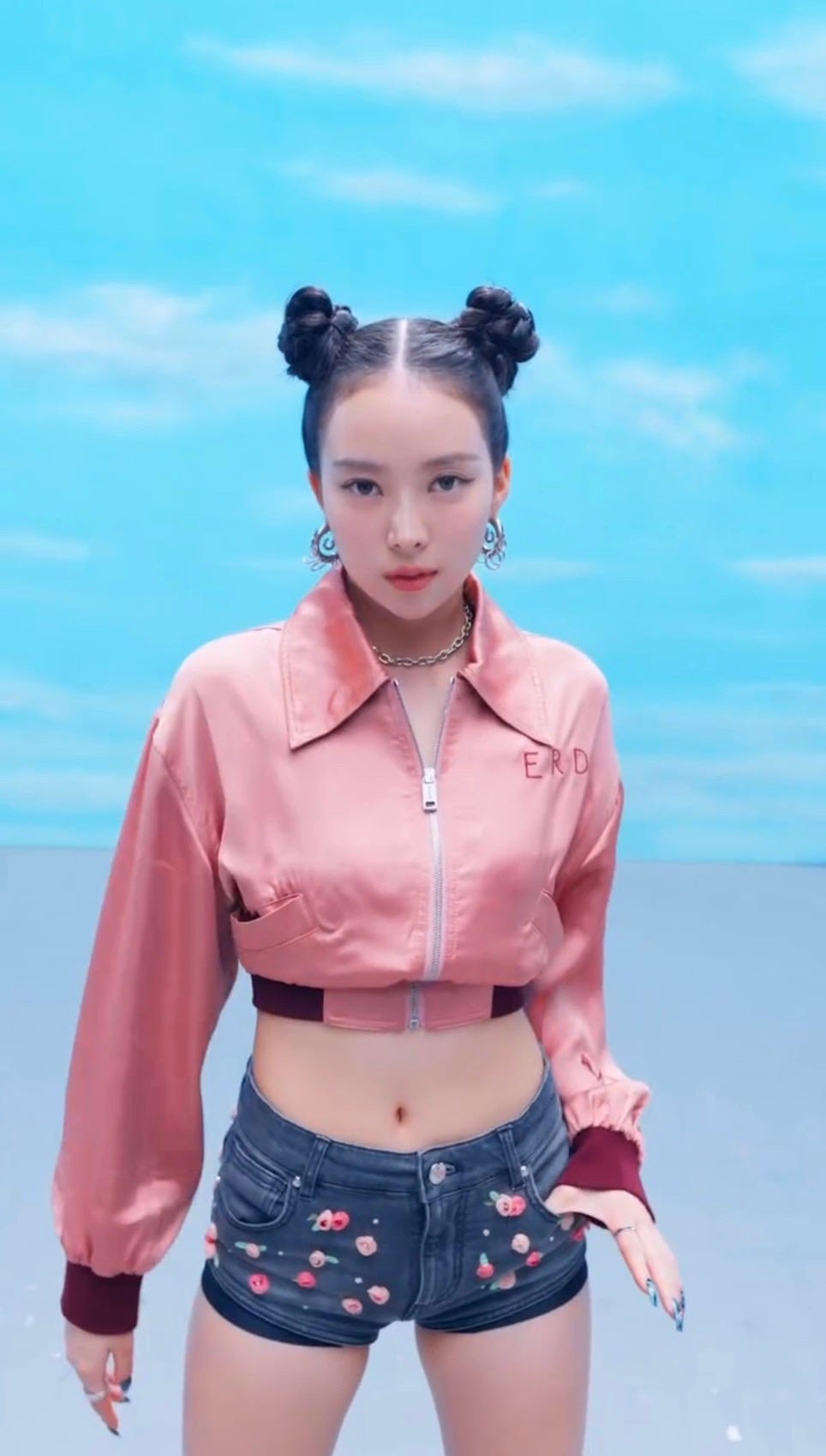 9 yo jenny MEOVV（ミヤオ）メンバーのプロフィールとビジュアルを総覧｜BLACKPINKプロデューサーTEDDYが手がける5人組