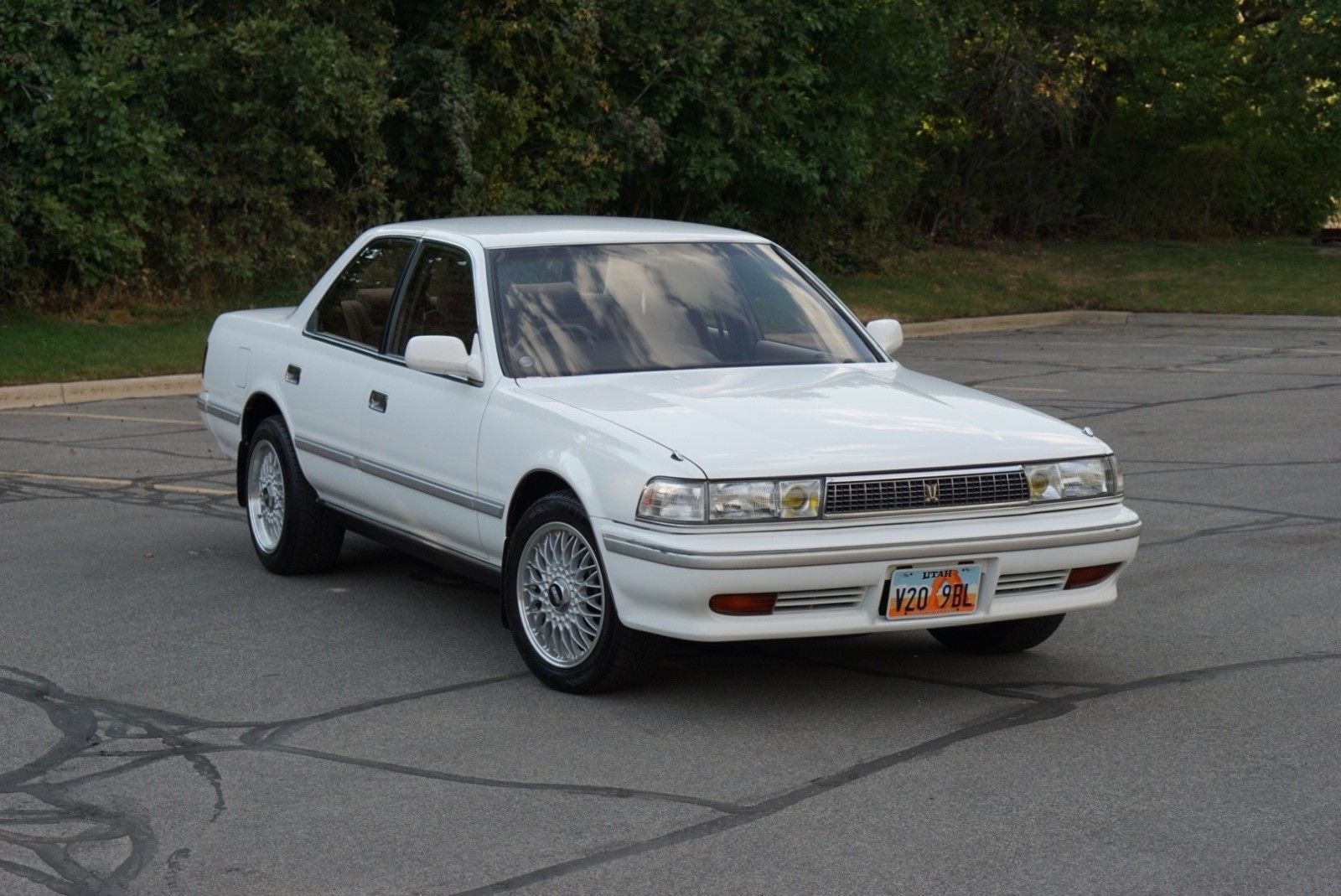 This 1990 Toyota Cresta 2.5 GT Is Your Twin-Turbo JDM Dream Sedan