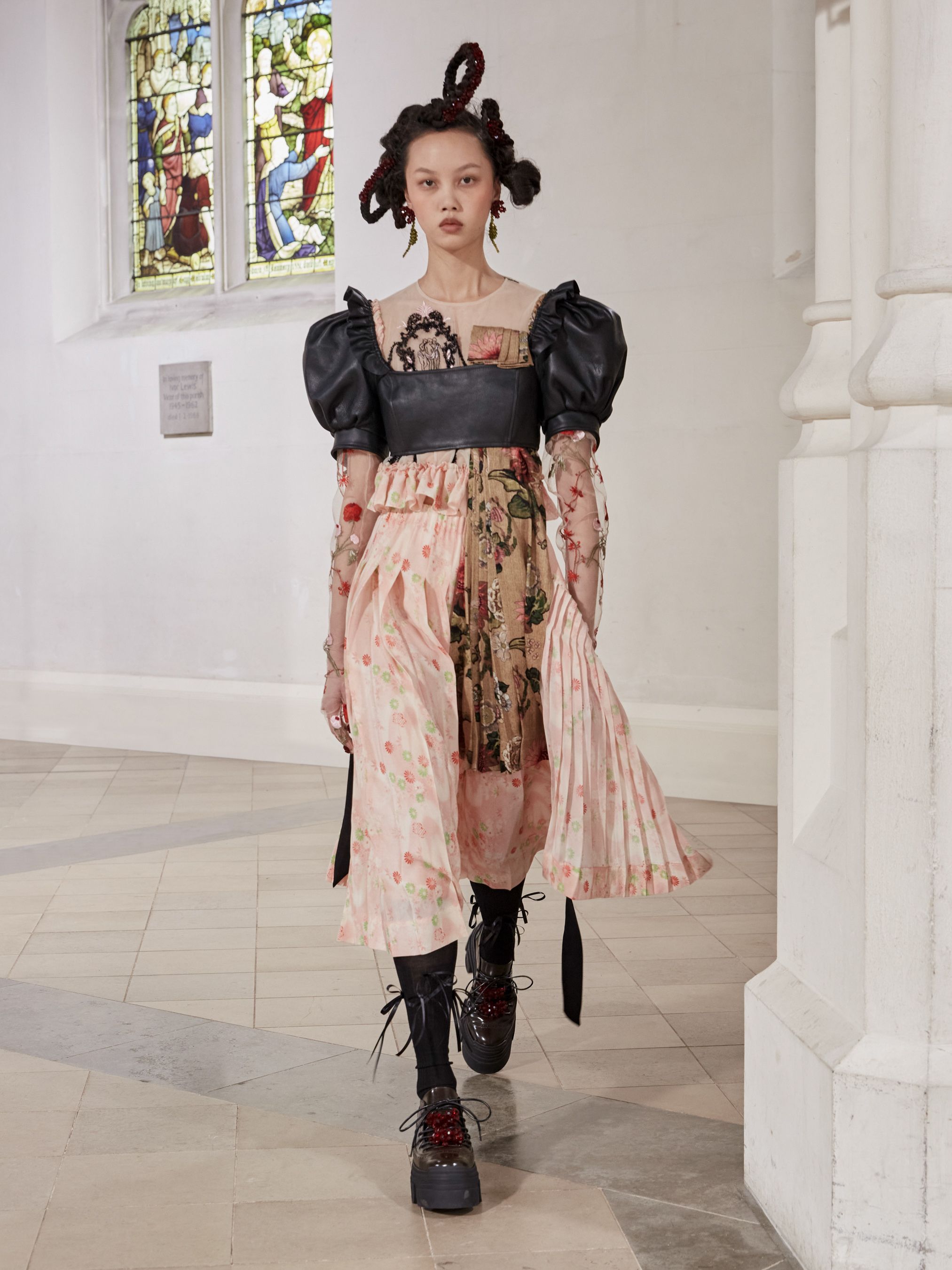 SIMONE ROCHA（シモーネ ロシャ）｜2021-22秋冬コレクション 