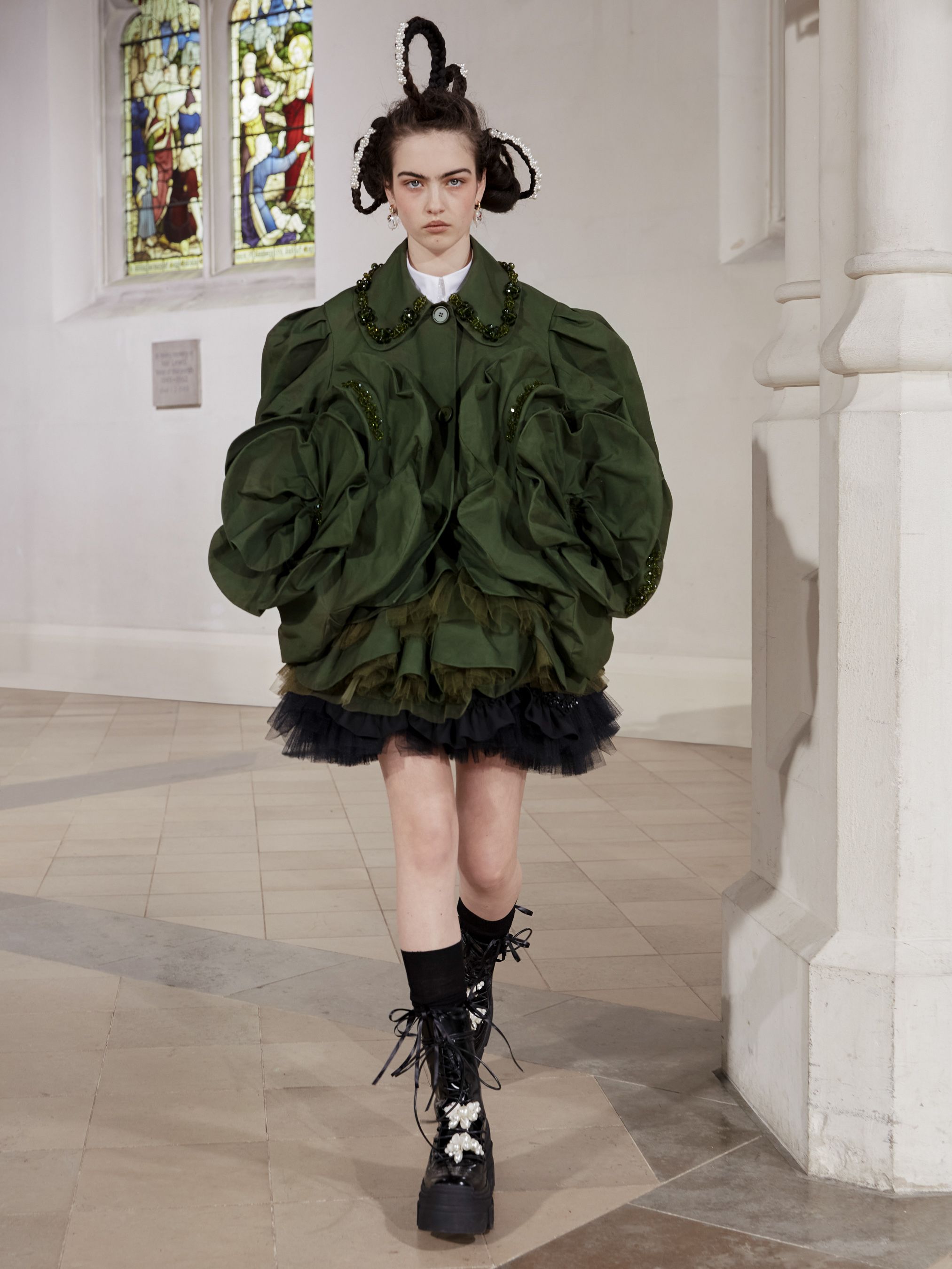 SIMONE ROCHA（シモーネ ロシャ）｜2021-22秋冬コレクション | ファッション | ELLE ［エル デジタル］