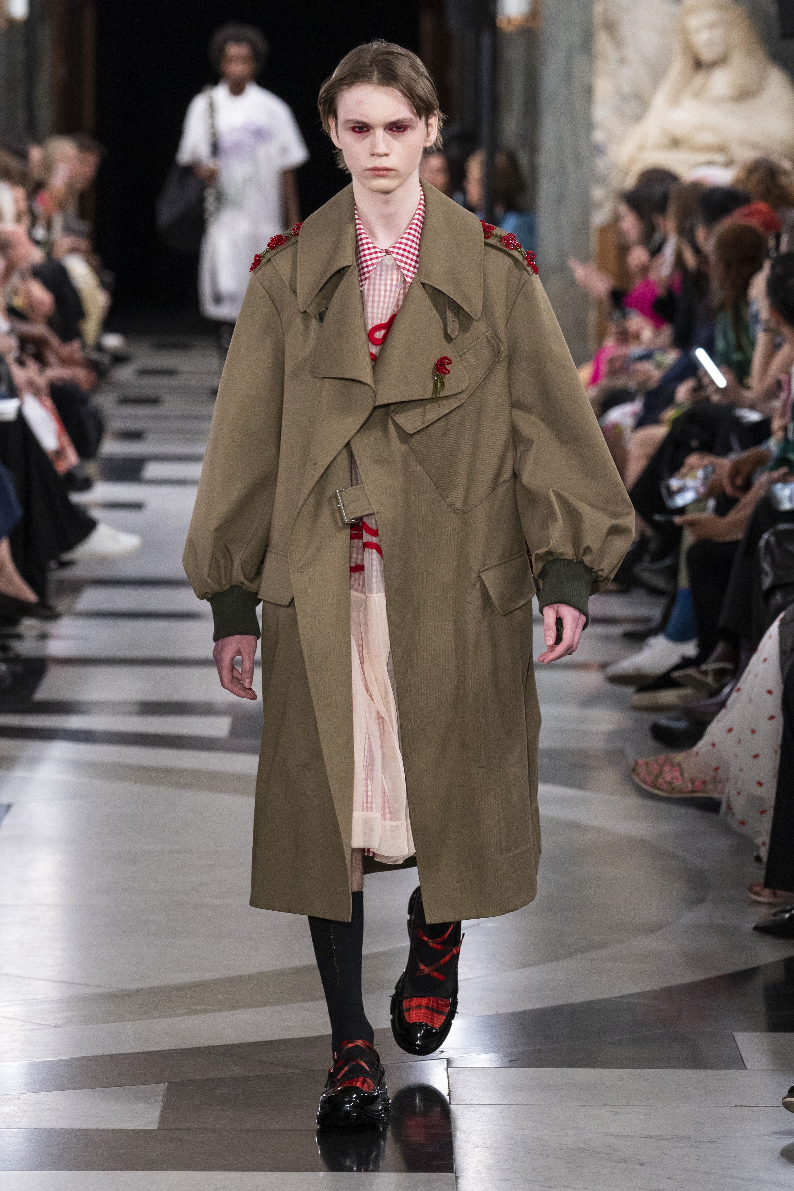 シモーネ ロシャ（SIMONE ROCHA）」2023春夏コレクション | ファッション | ELLE ［エル デジタル］
