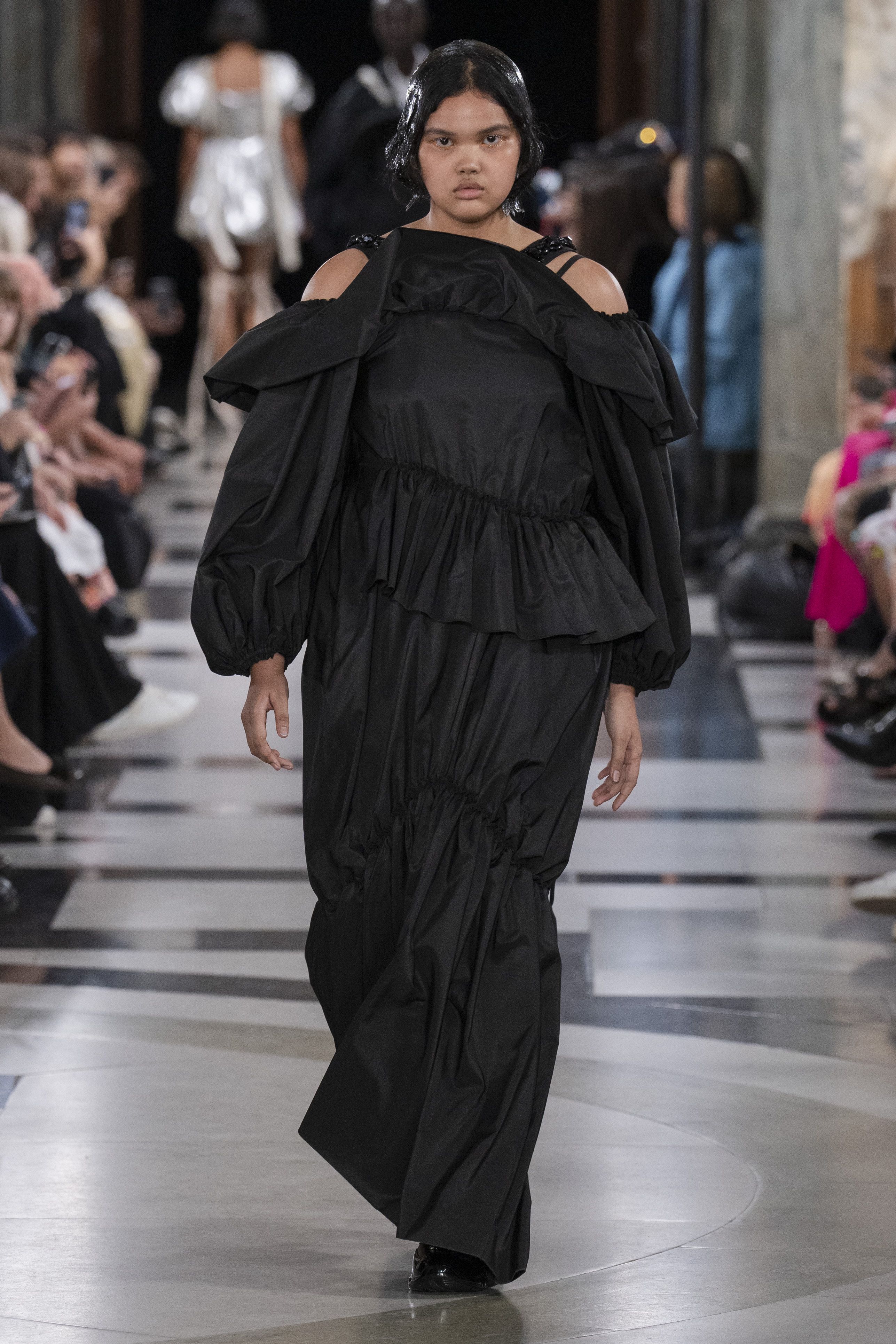 シモーネ ロシャ（SIMONE ROCHA）」2023春夏コレクション