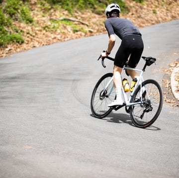 cyclist climbing efforts