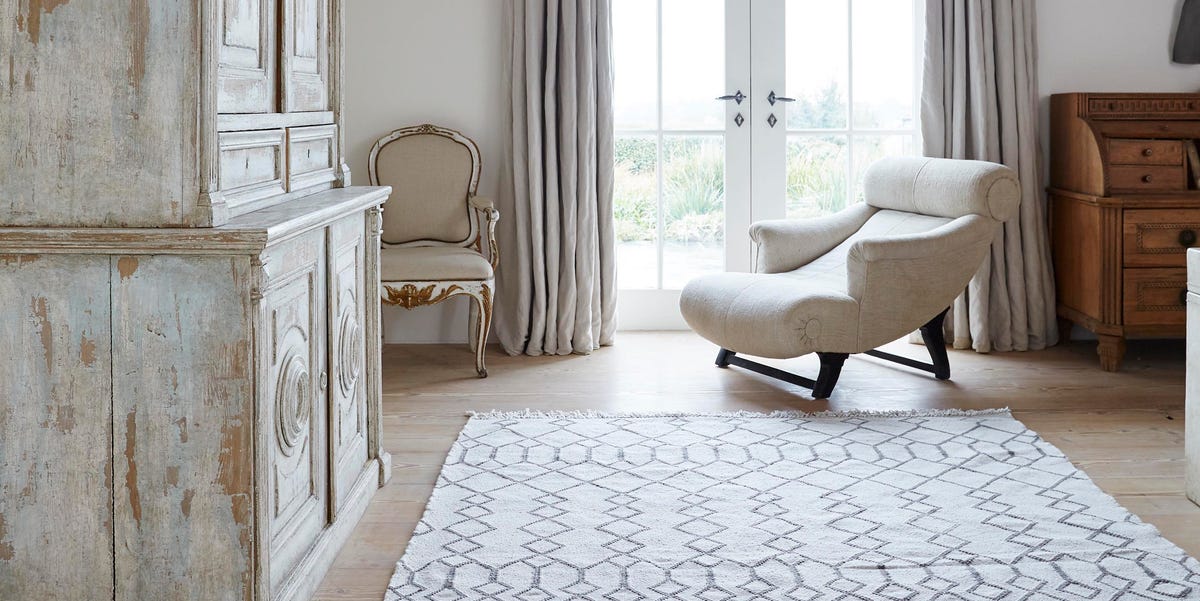 a room with a rug and chair best rugs