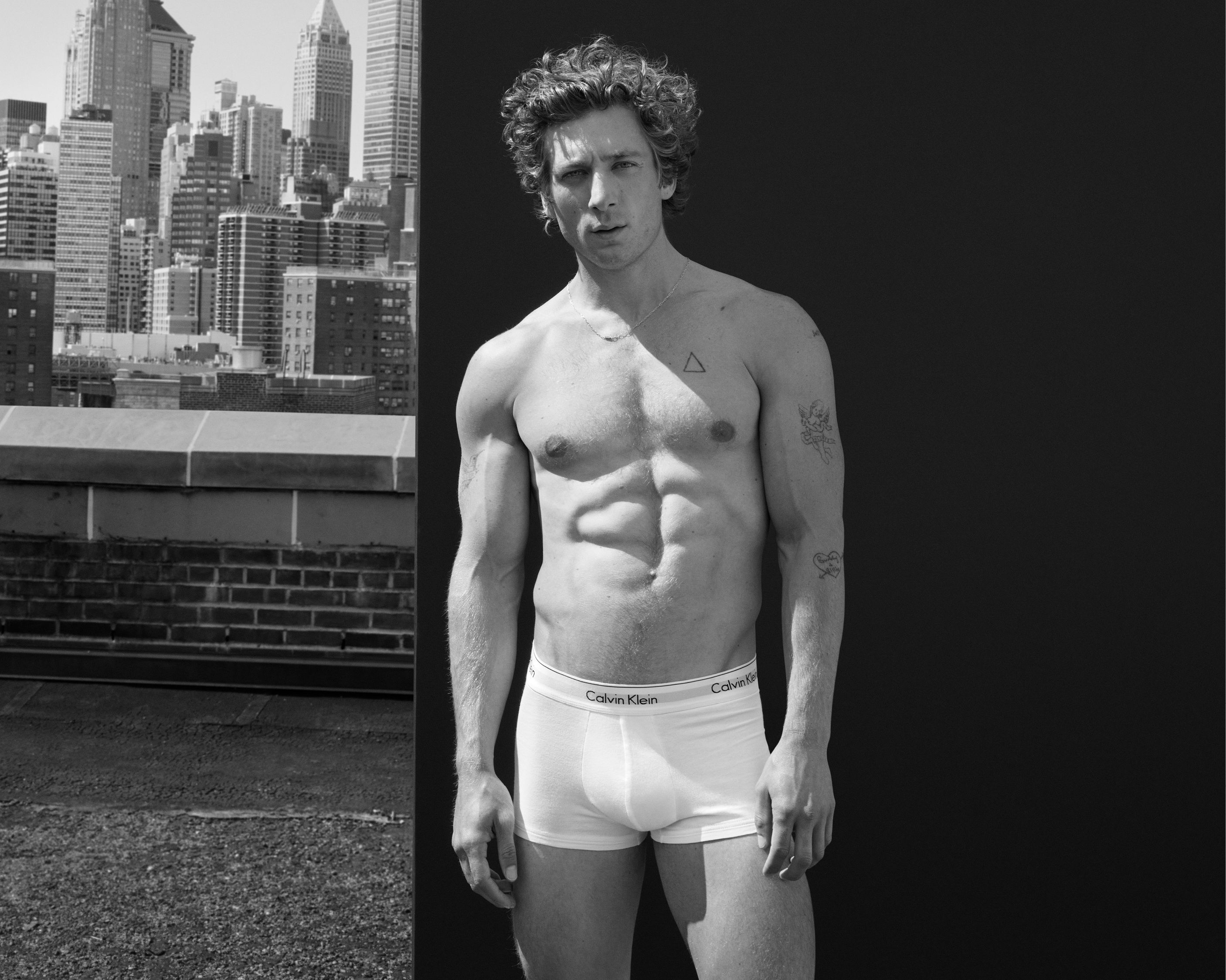 Jeremy Allen White, novio de Rosalía, es imagen de Calvin Klein