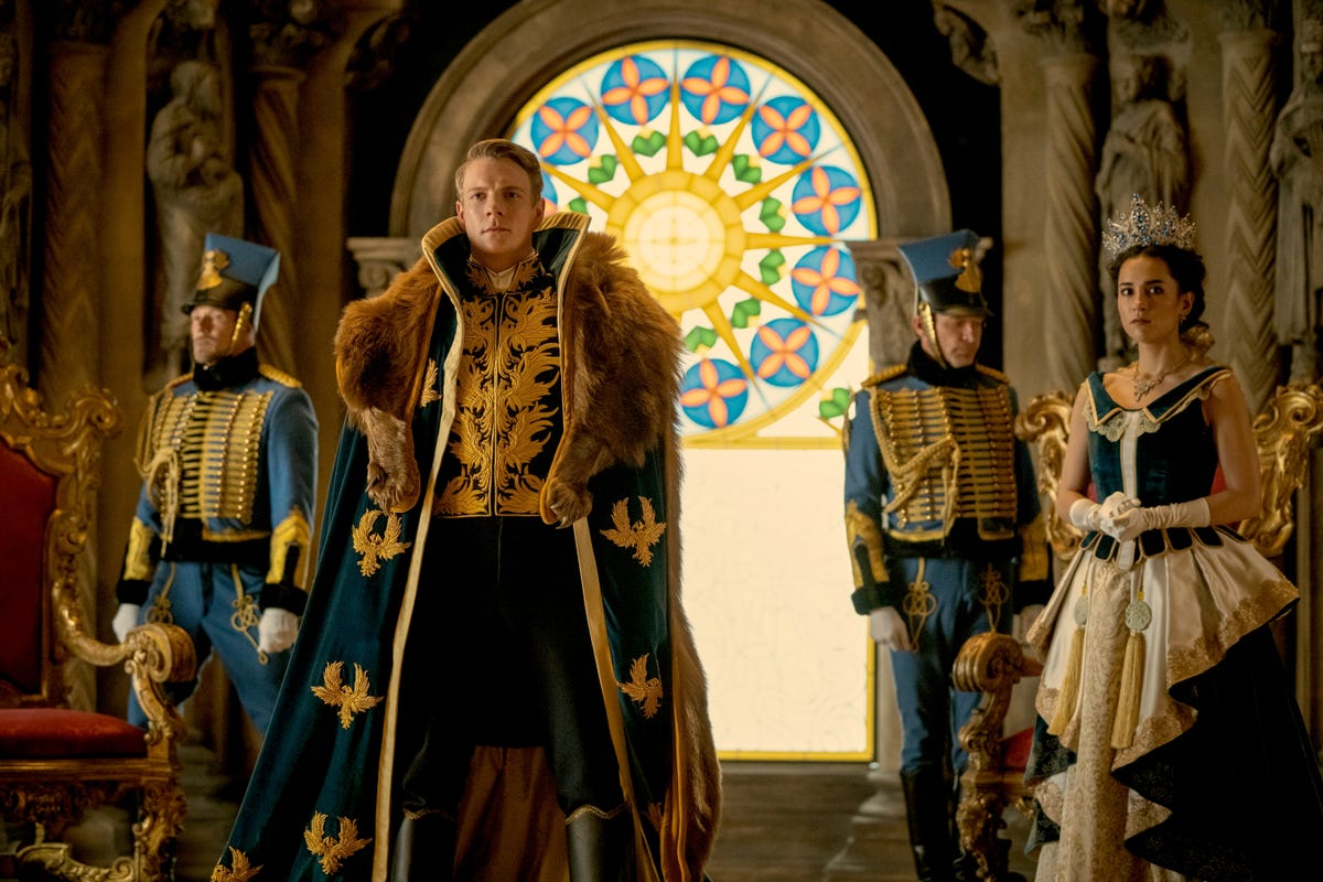 nikolai lantsov at his coronation in the shadow and bone tv show