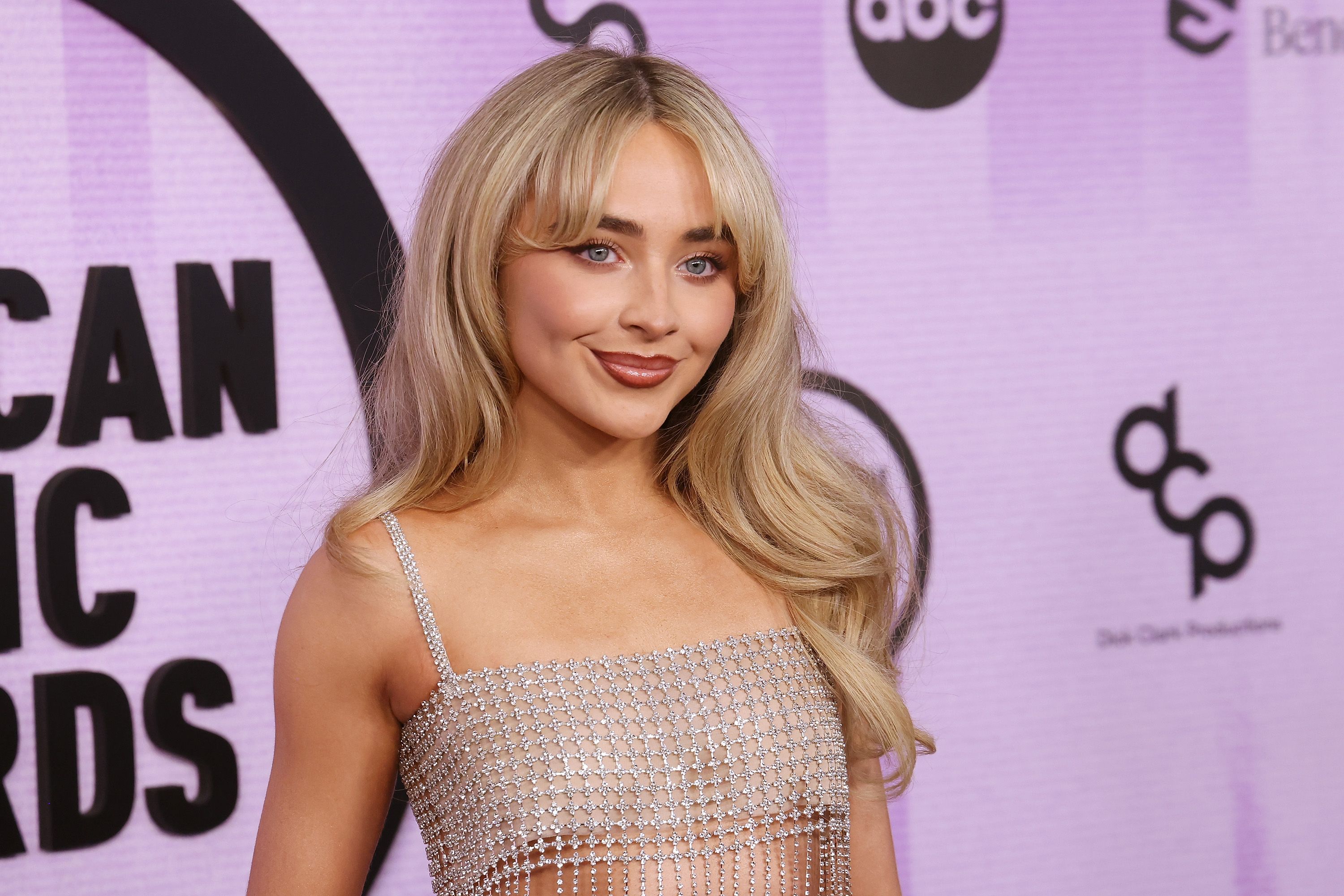 Sabrina Carpenter Dazzled in Crystal Set for the 2022 AMAs Carpet