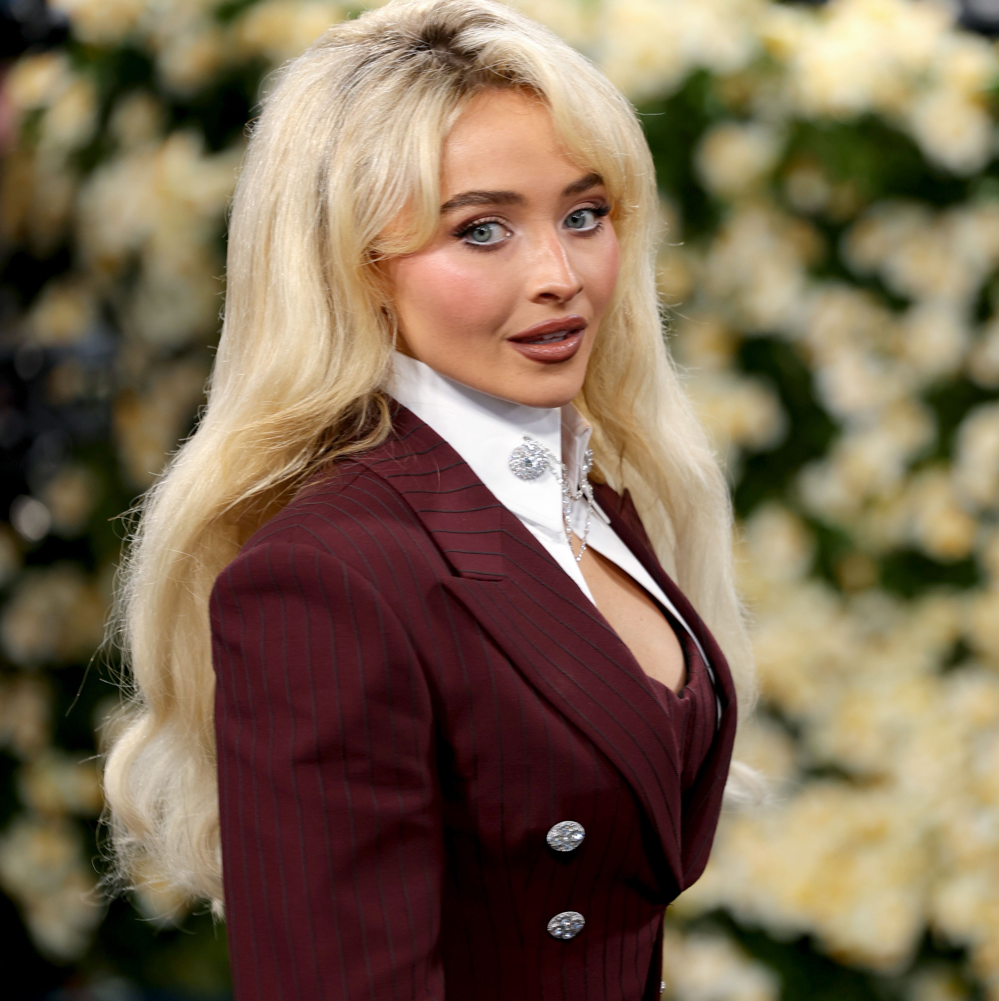 Sabrina Carpenter Ditches Her Signature Curtain Bangs And Long Waves For A New Polished Hairstyle