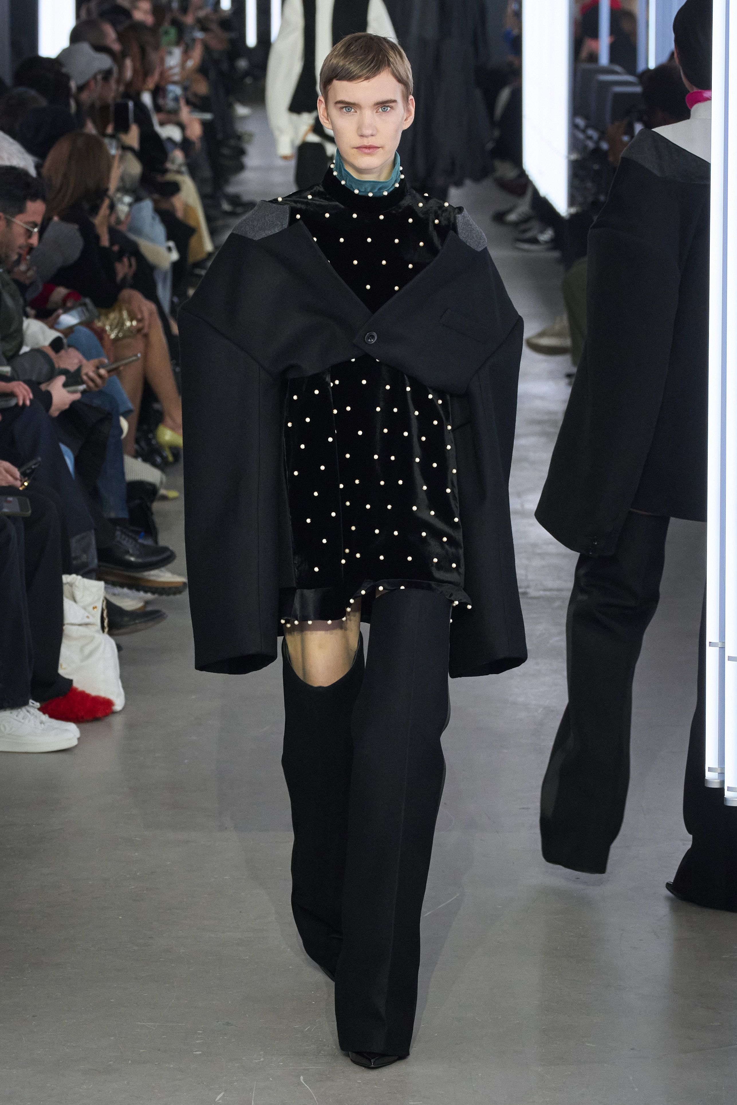 サカイ(SACAI)2024-25秋冬コレクション | ファッション | ELLE サカイ(SACAI)2024-25秋冬コレクション | ファッション | ELLE