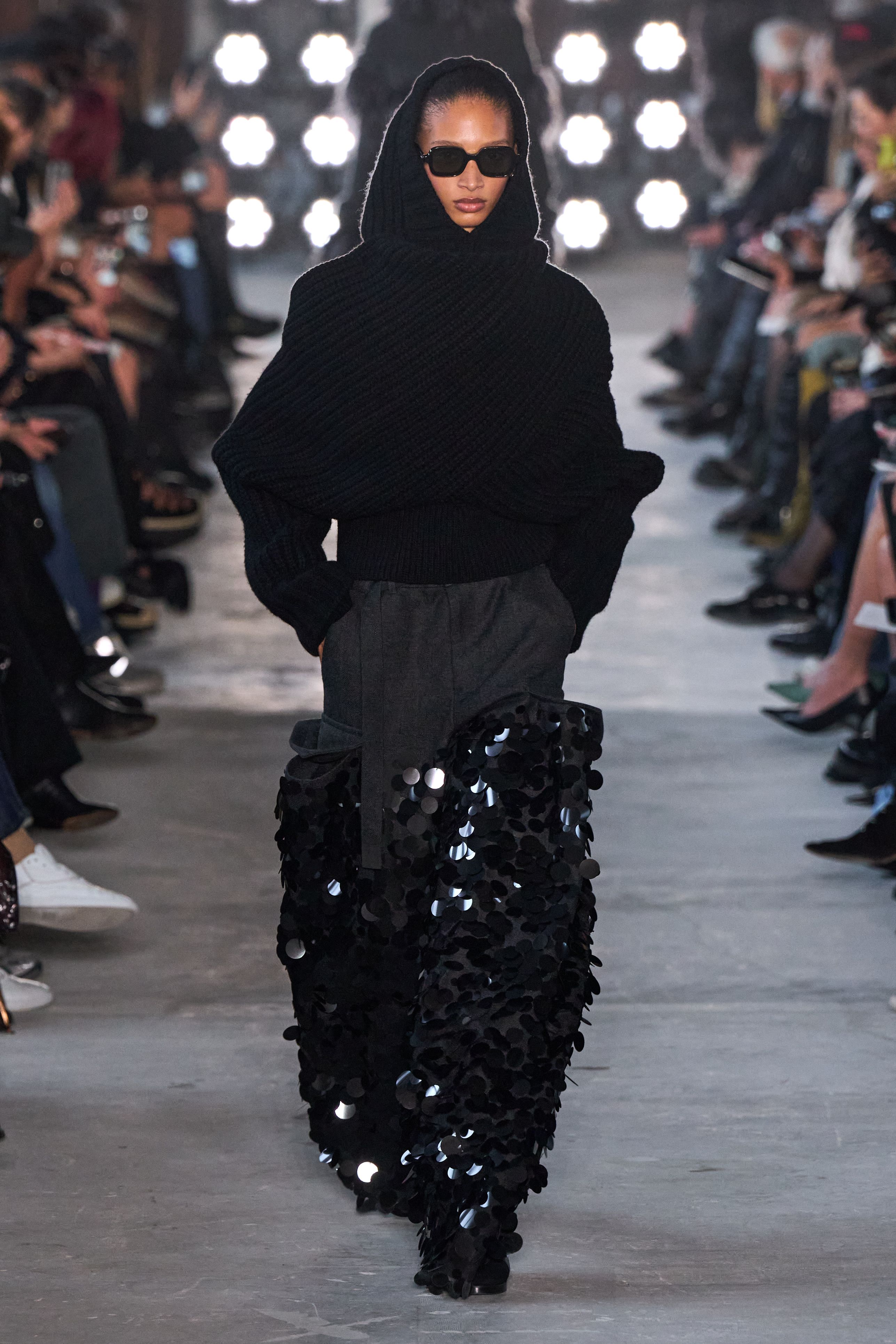 サカイsacai 2023SSボーダースリーブレスフーデッドニット Sacai on Biffi: innovation and hybridization for the man who