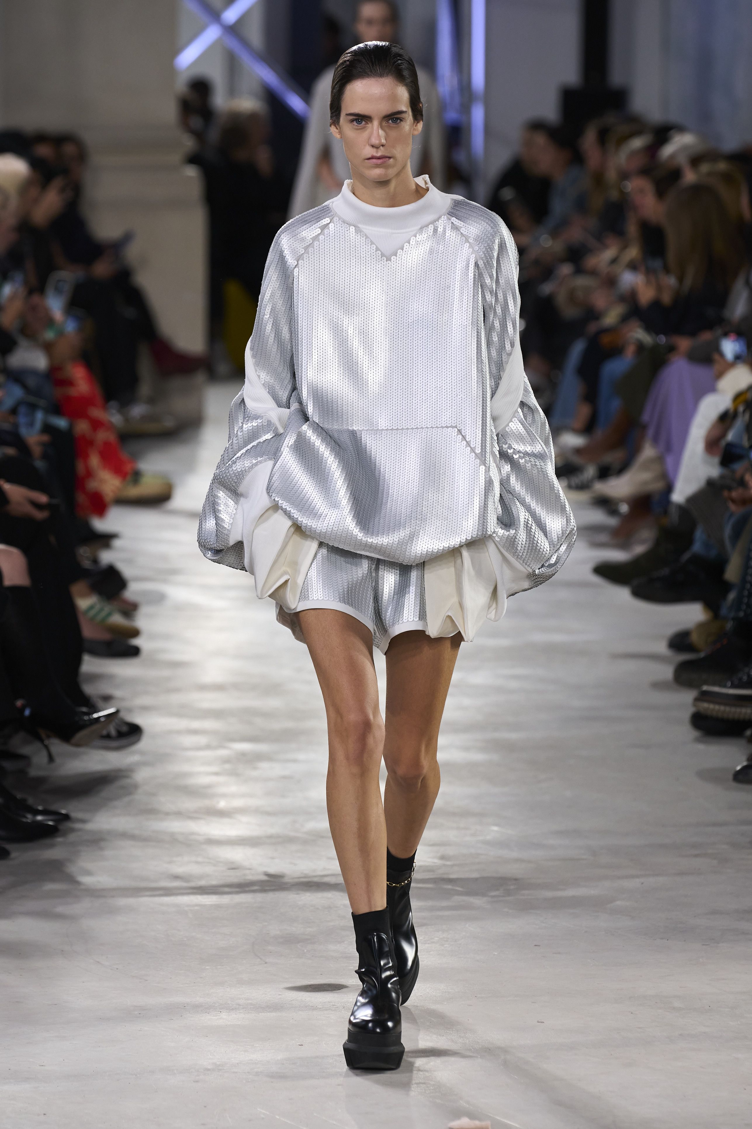 サカイ（SACAI）」2023春夏コレクション | ファッション | ELLE