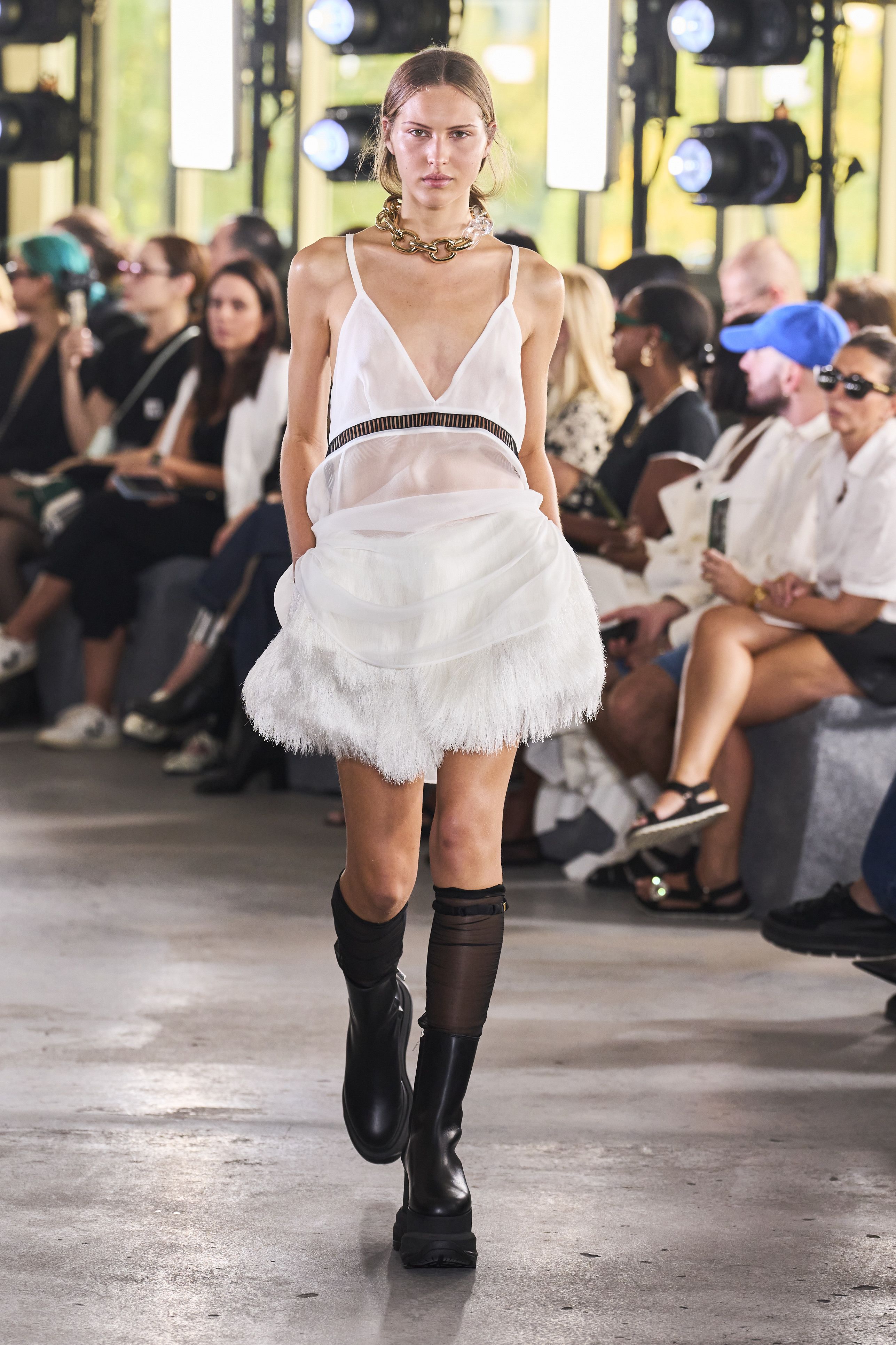 サカイ(SACAI)2024春夏コレクション | ファッション | ELLE サカイ(SACAI)2024春夏コレクション | ファッション | ELLE