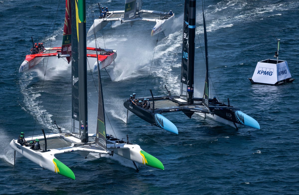 Emozioni ad alta velocità: dietro le quinte di SailGP, lo sport acquatico più adrenalinico del momento