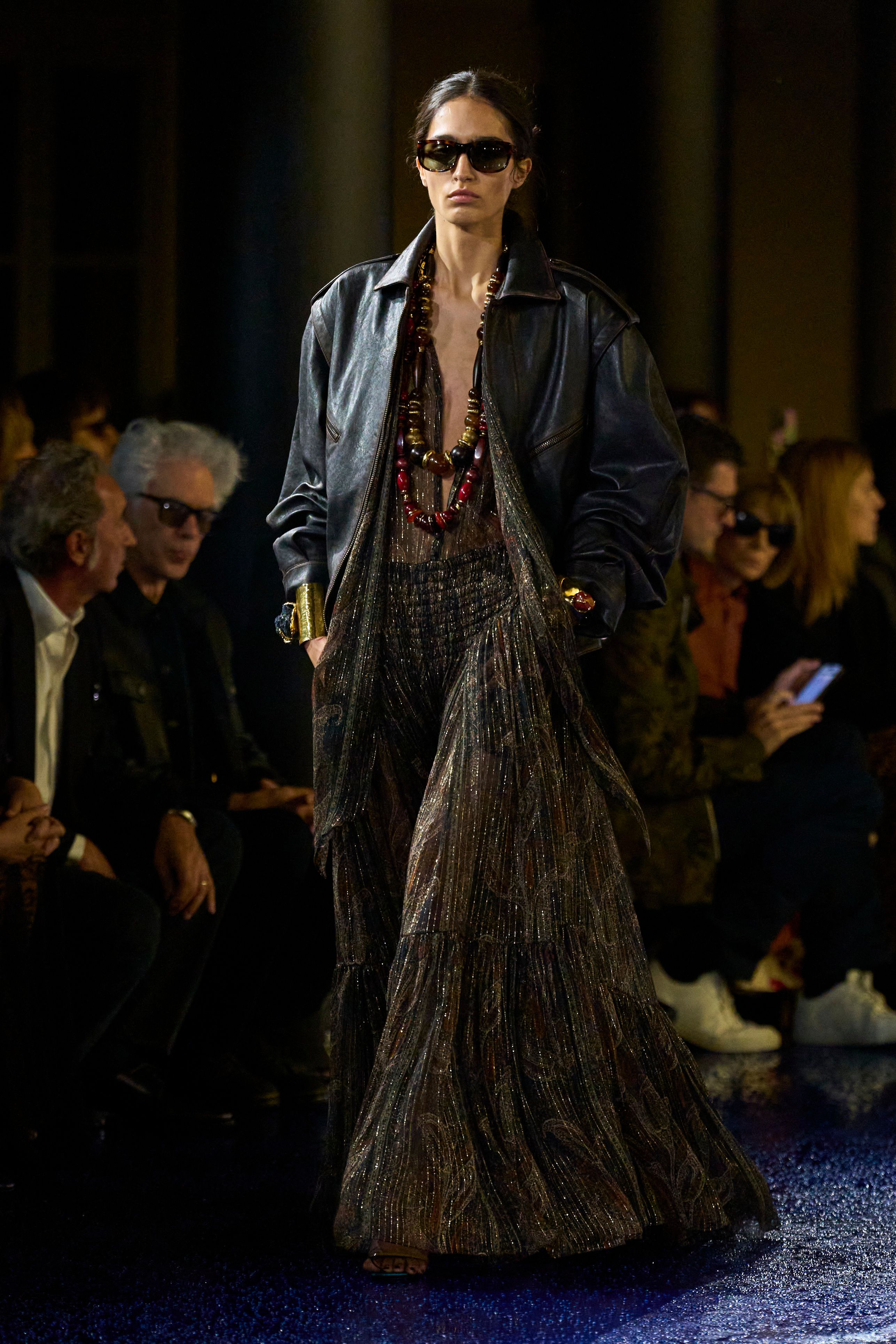 サンローラン SAINT LAURENT 超美品 圧倒的存在感で魅せる!上品 サンローラン SAINT LAURENT 超美品 圧倒的存在感で魅せる!上品