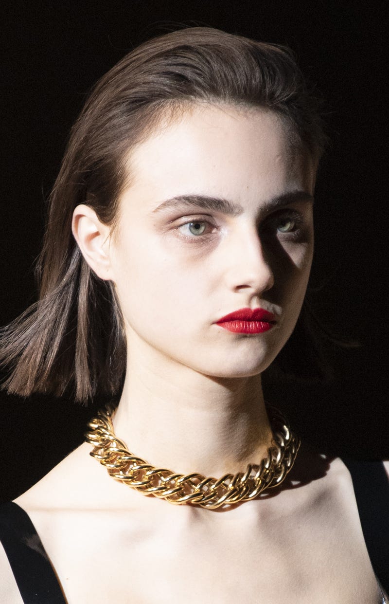 Hair, Face, Lip, Hairstyle, Eyebrow, Beauty, Fashion model, Chin, Fashion, Necklace, 