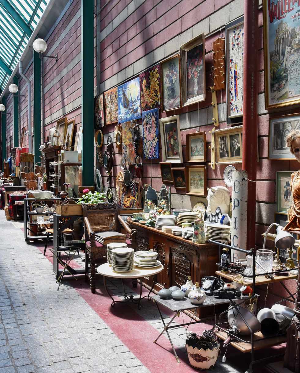 saint ouen sur seine (paris area): saint ouen flea market “marché aux puces”. shops in the landscape aisle of the dauphine market