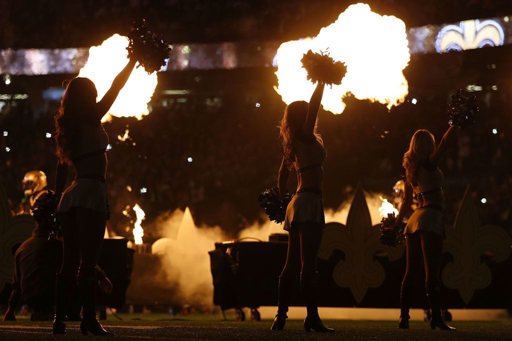 Hot NFL Cheerleaders Who Could Set Instagram on Fire