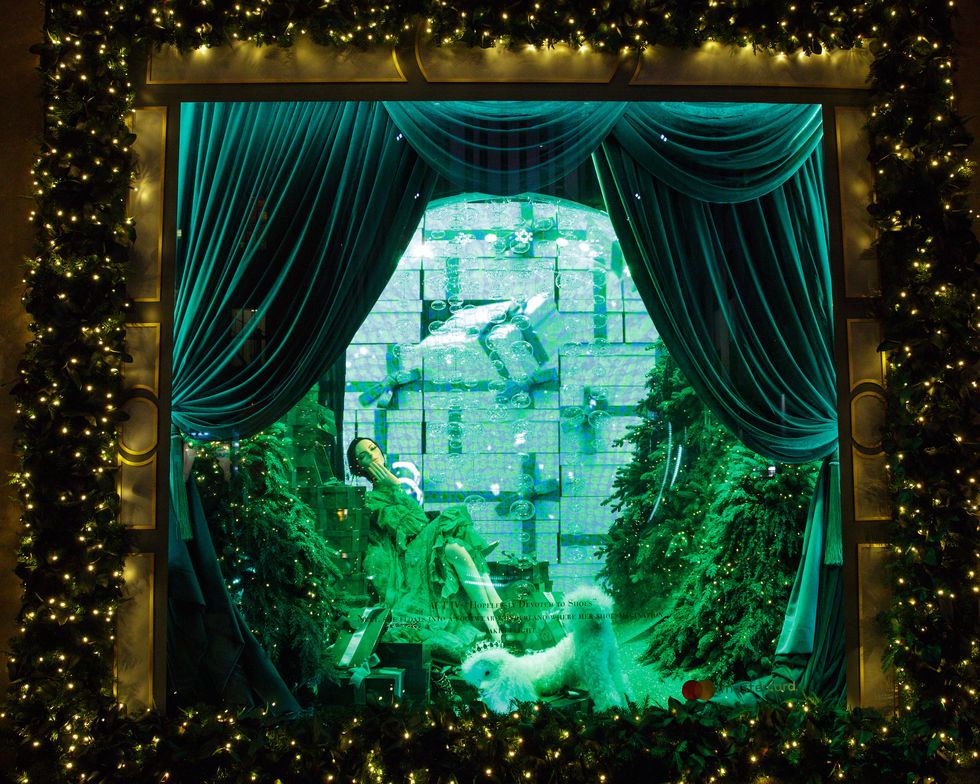Saks Fifth Avenue Unveils Reimagined Multi-Night Holiday Window And Light  Show Experience