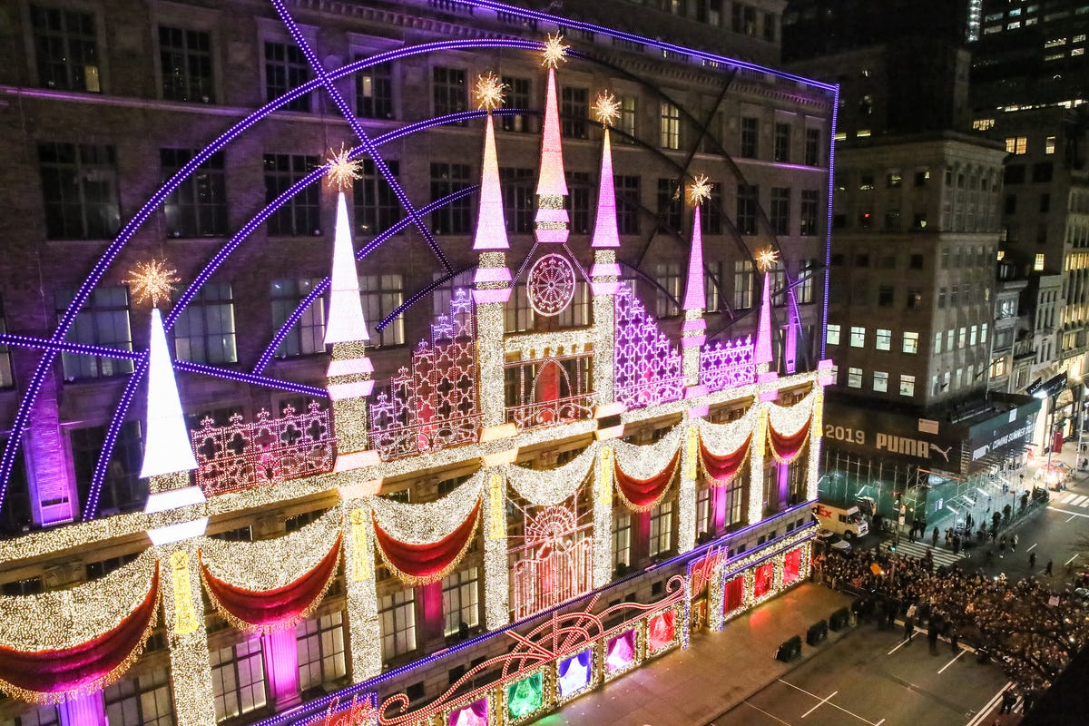 Saks Fifth Avenue Unveils Reimagined Multi-Night Holiday Window And Light  Show Experience