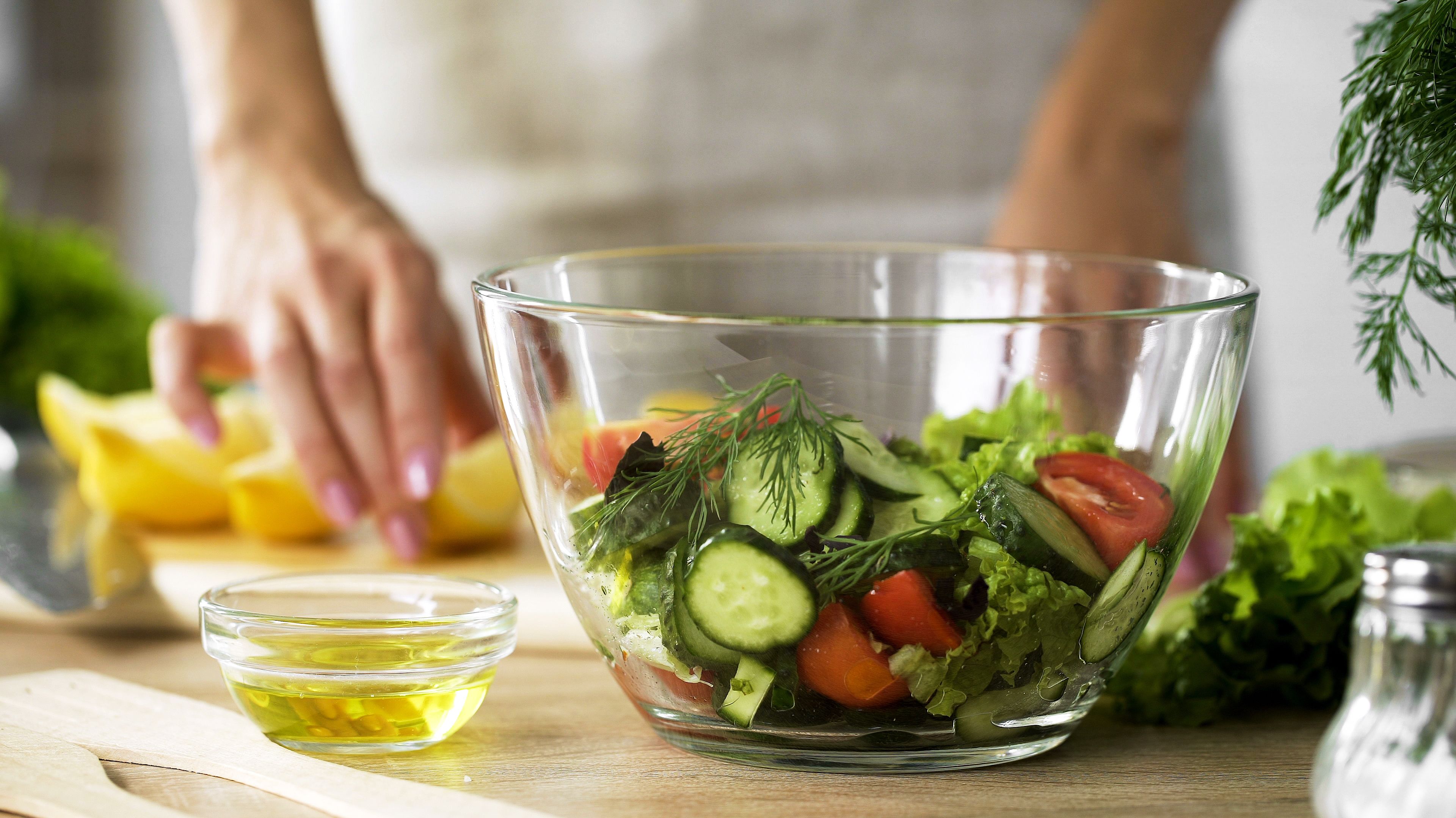 Best Of The Best Salad Dressings: Top 5 Sauces Most Recommended For Your  Leafy Greens - Study Finds