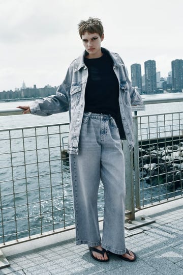 Moda autunno 2023: i jeans palazzo di Kim Kardashian sono cool
