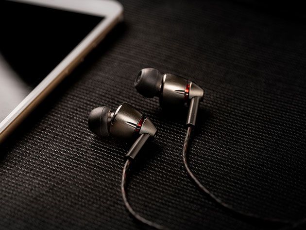 Headphones, Audio equipment, Gadget, Technology, Electronic device, Ear, Headset, Microphone, Leather, Still life photography, 