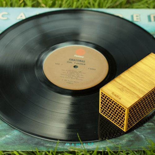 Gramophone record, Product, Technology, Electronic device, Grass, Data storage device, Dvd, 