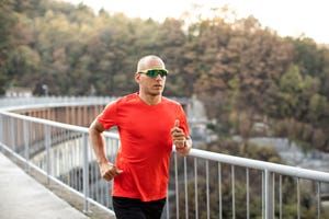 por qué siempre deberías de salir a correr con gafas de sol