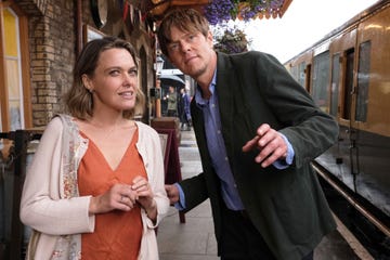 sally bretton as martha lloyd, kris marshall as humphrey goodman, beyond paradise season 2