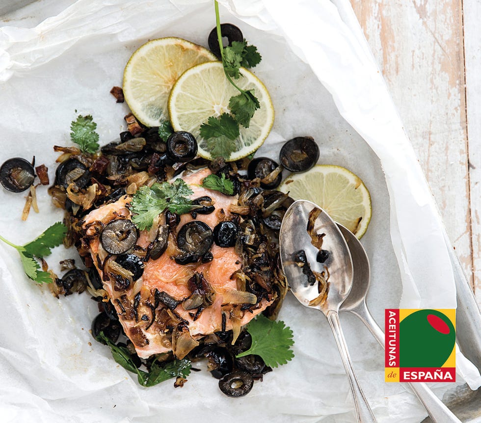 Salmón con aceitunas de España
