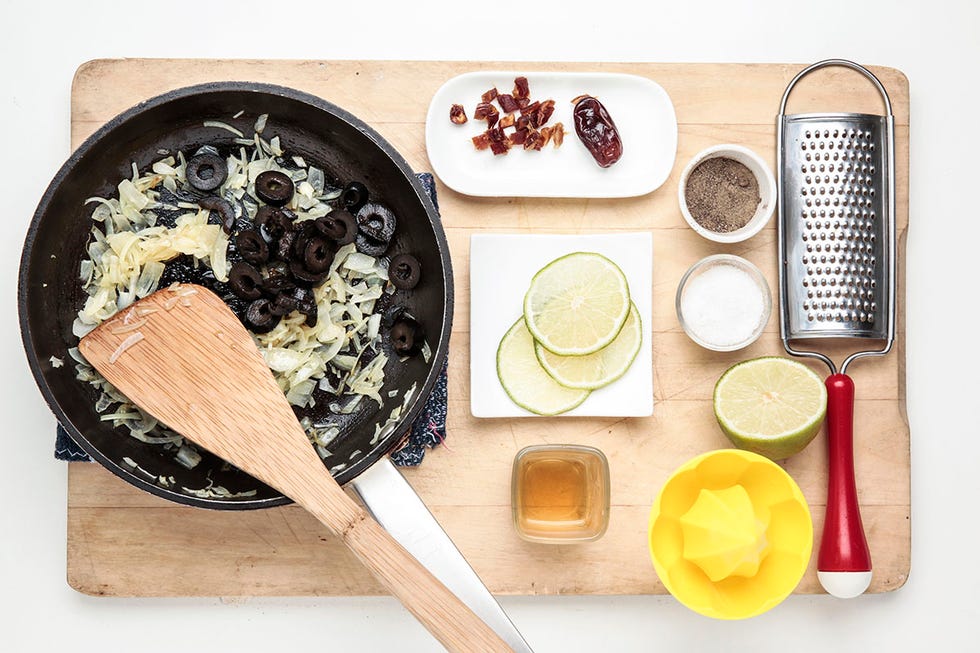 Salmón con aceitunas negras