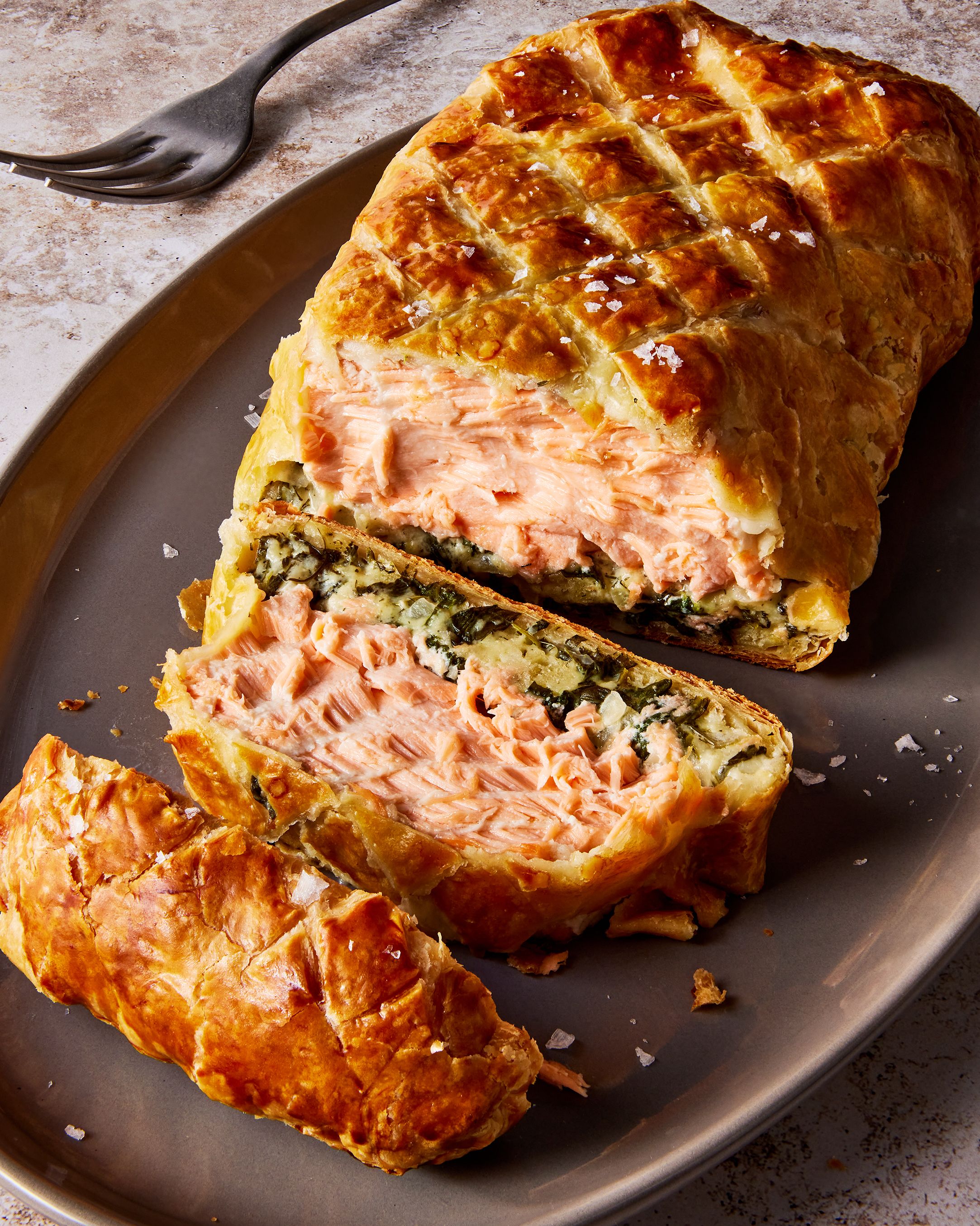 https://hips.hearstapps.com/hmg-prod/images/salmon-en-croute-vertical-2-65174182e0203.jpg