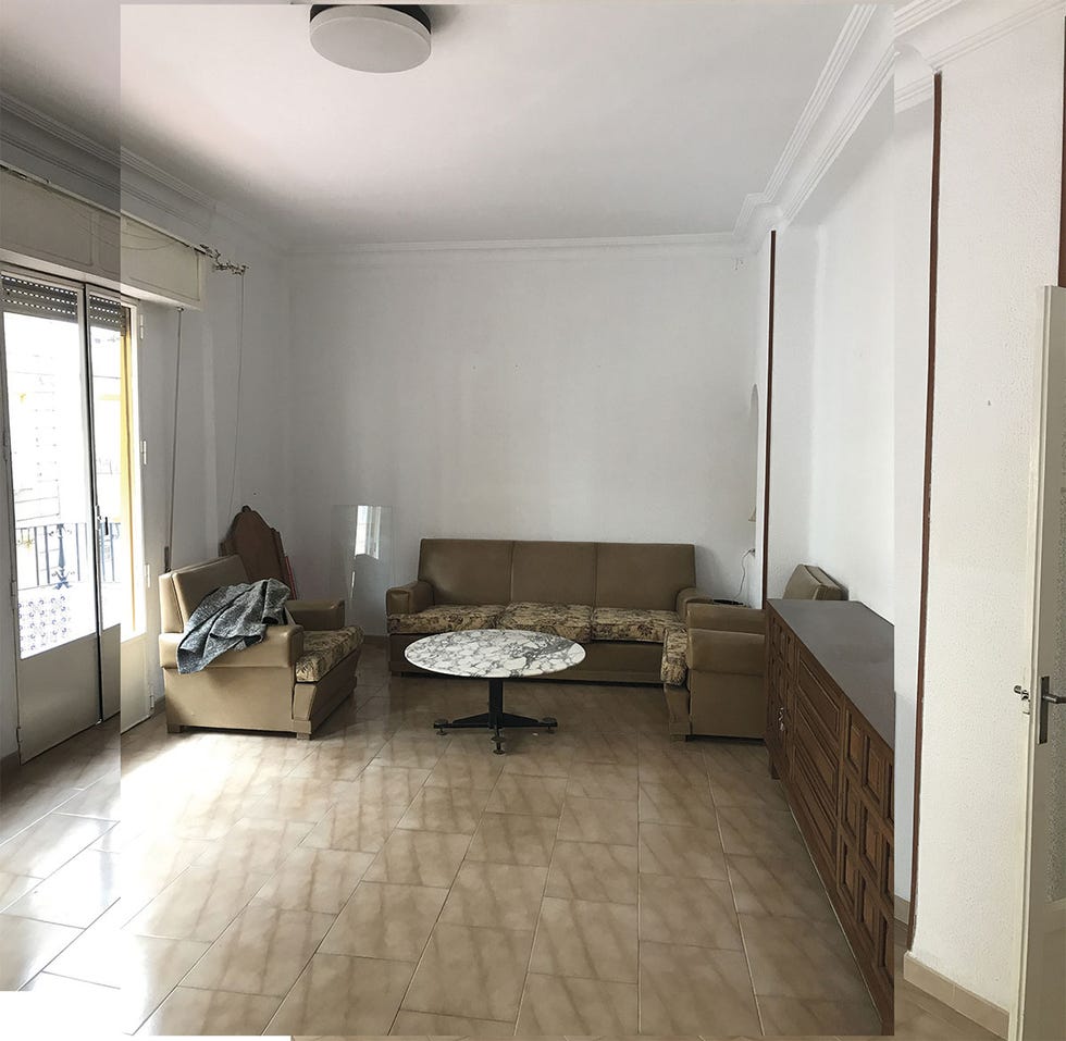 salón con cocina acristalada antes y depsués