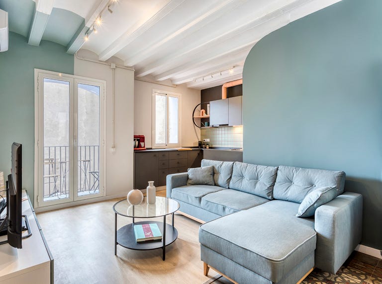 un apartamento vintage y cool en barcelona en gris y azul