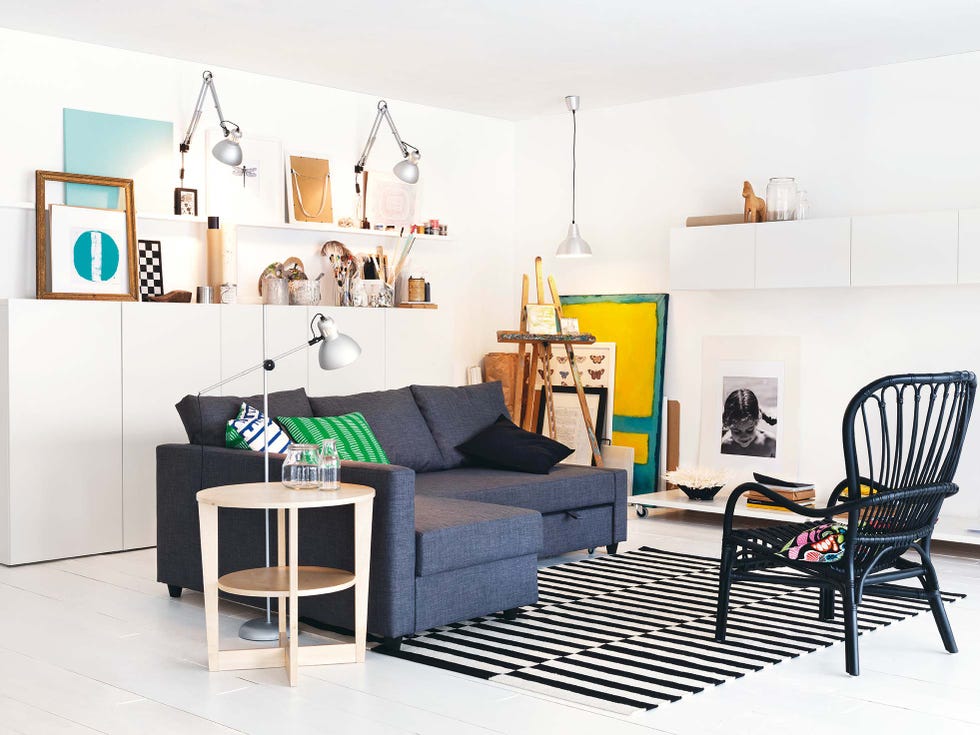 salón de ikea sofá cama y silla negros