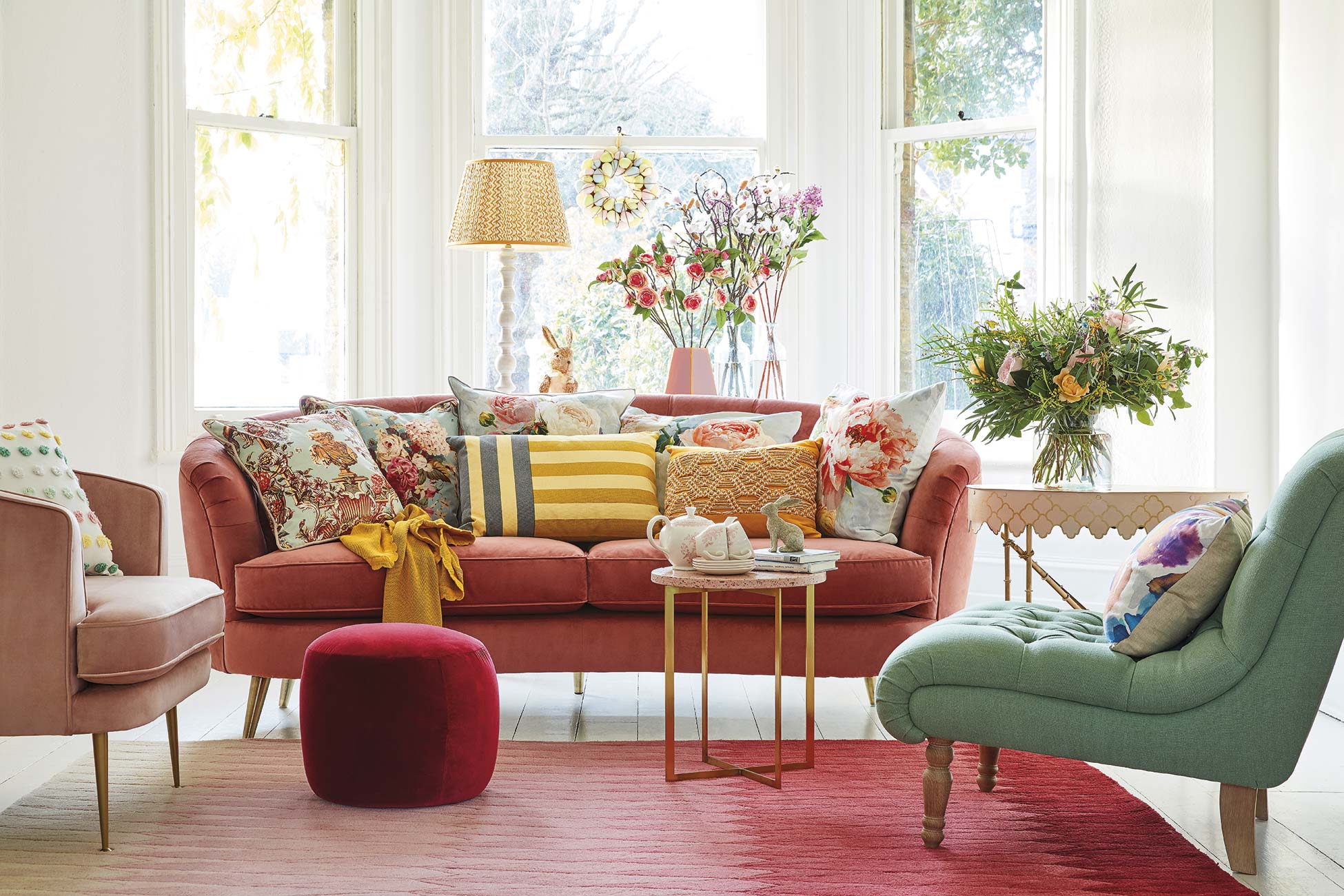 salón de verano con flores