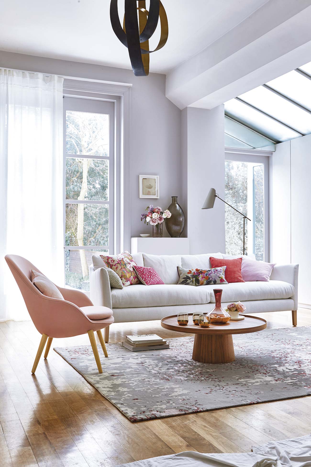 salón de verano en blanco y rosa