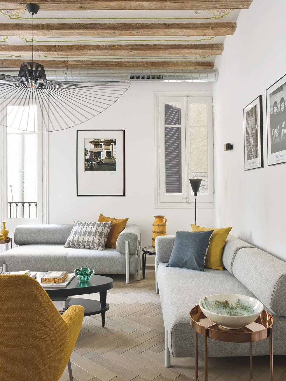 salón decorado en gris