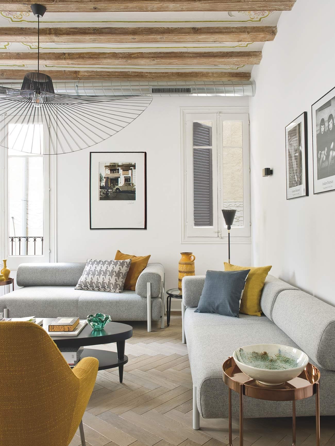 salón decorado en gris