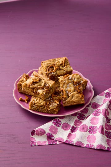 pioneer woman salted caramel pretzel blondies