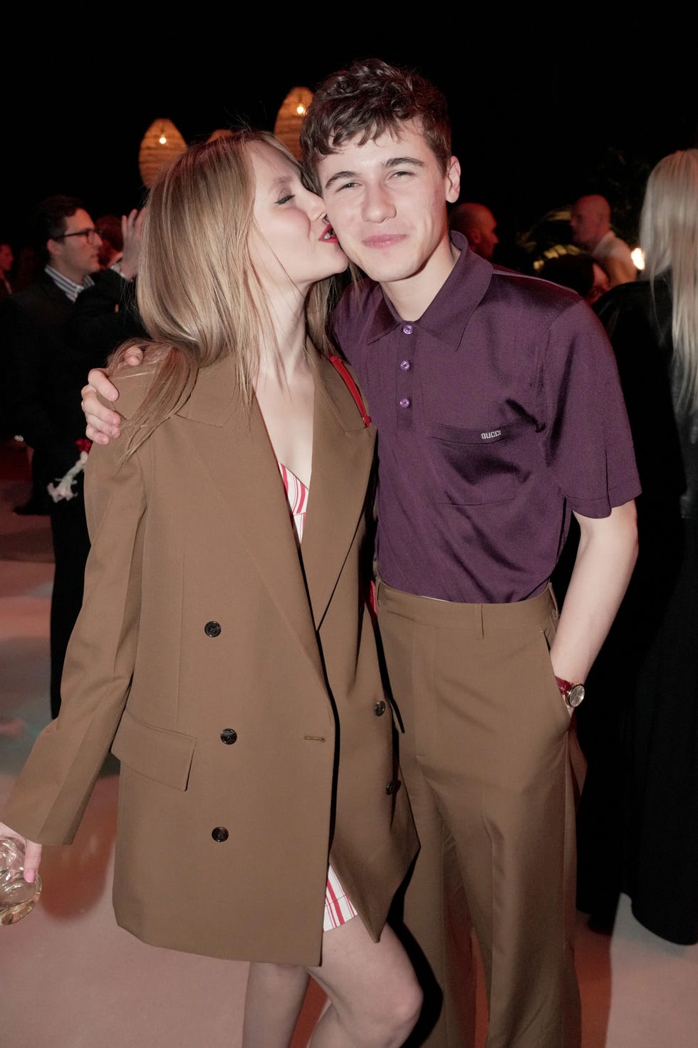 sam nivola and iris apatow at the white lotus premiere