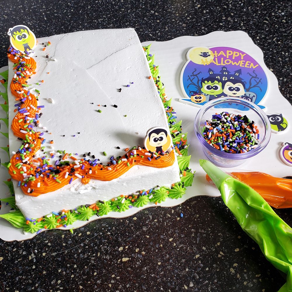 Sam's Club Is Selling a Halloween Cake-Decorating Kit, So Let's See Those  DIY Skills