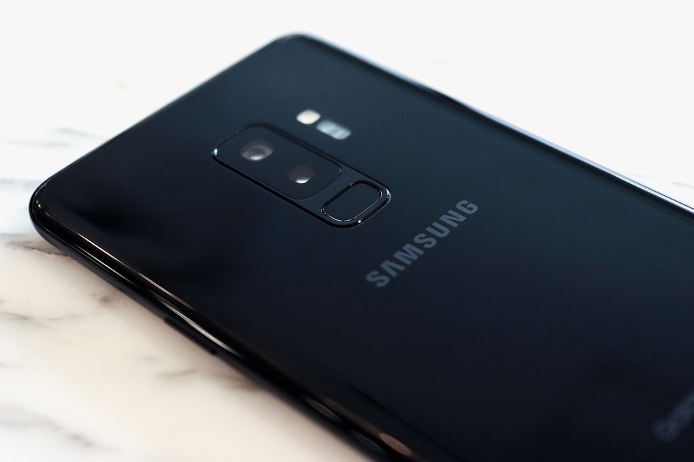 samsung galaxy s9 smartphone