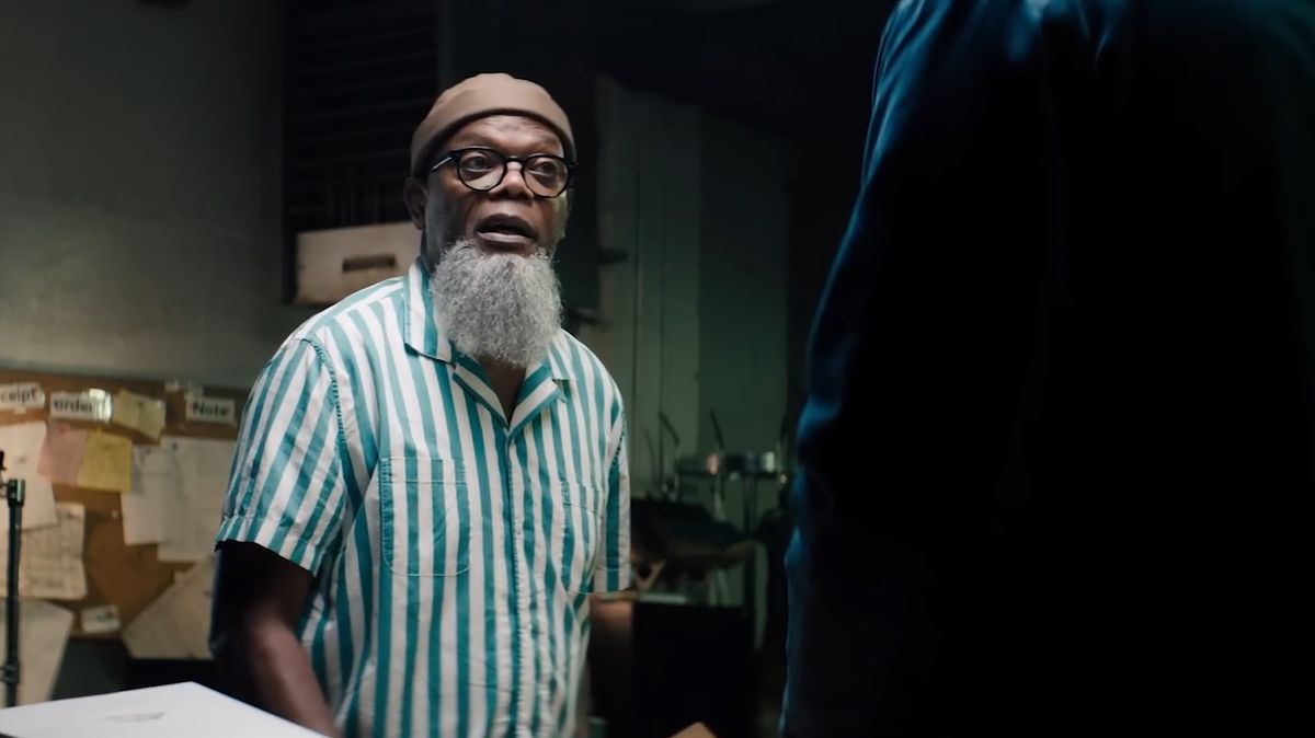 https://hips.hearstapps.com/hmg-prod/images/samuel-l-jackson-the-kill-room-official-trailer-64cce2bb8af38.jpg?crop=0.731xw:1.00xh;0.0389xw,0&resize=1200:*
