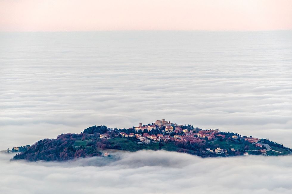 Het historische centrum van San Marino heeft zijn middeleeuwse charme behouden