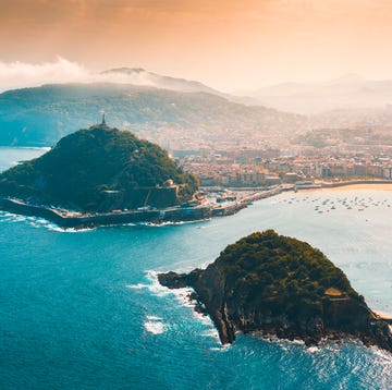 san sebastian e isla de santa clara al atardecer