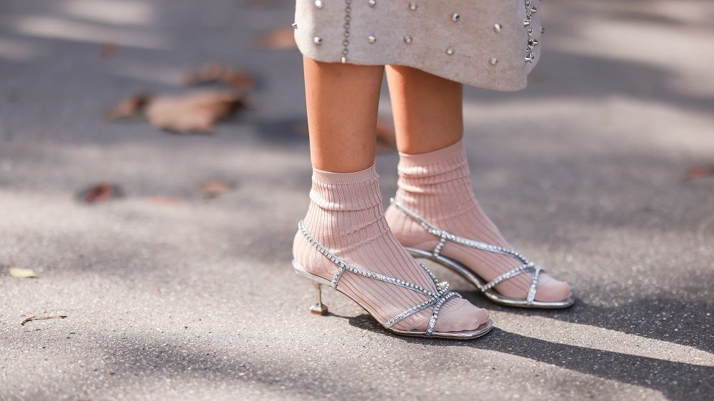 Trend scarpe donna 2022: sandali gioiello per la Primavera Estate