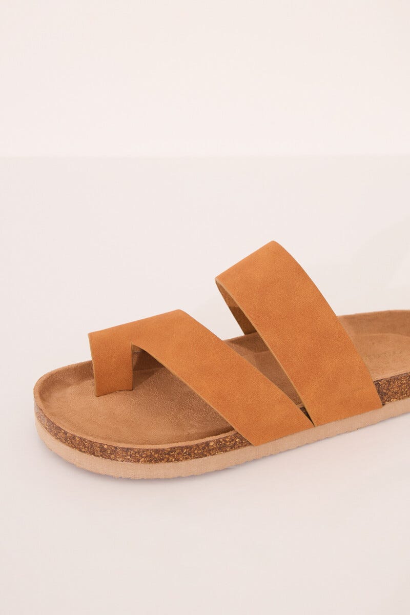 sandalia estilo zueco beige